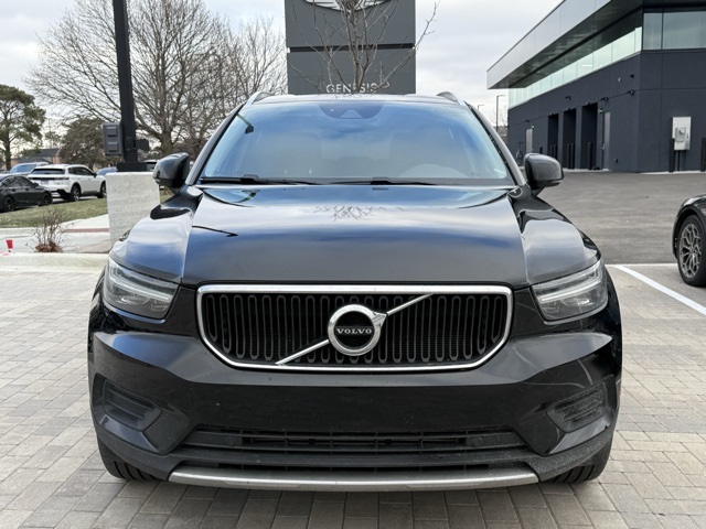 2022 Volvo XC40 Momentum 2