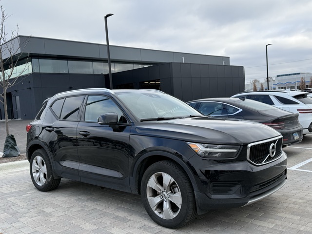 2022 Volvo XC40 Momentum 3