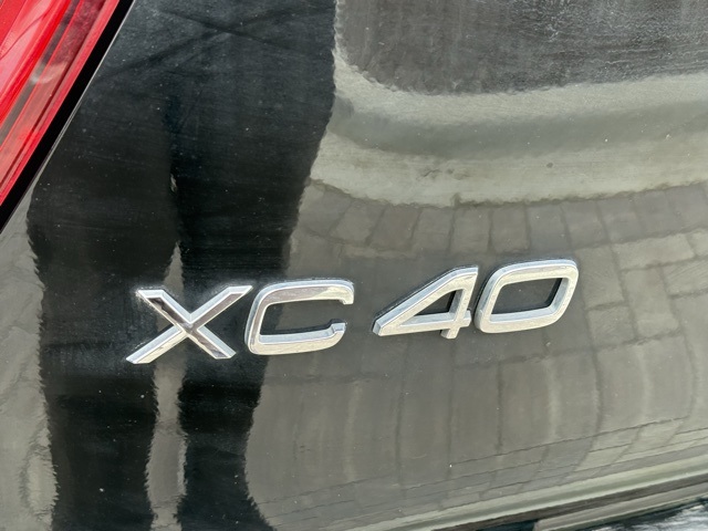 2022 Volvo XC40 Momentum 7