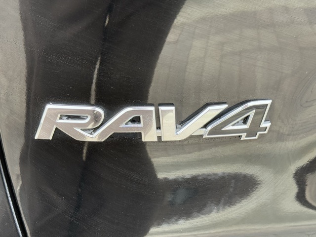 2021 Toyota RAV4 XLE 7