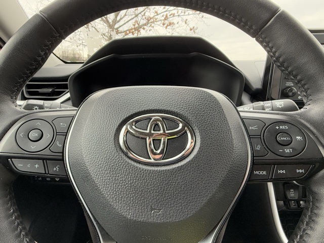 2021 Toyota RAV4 XLE 14