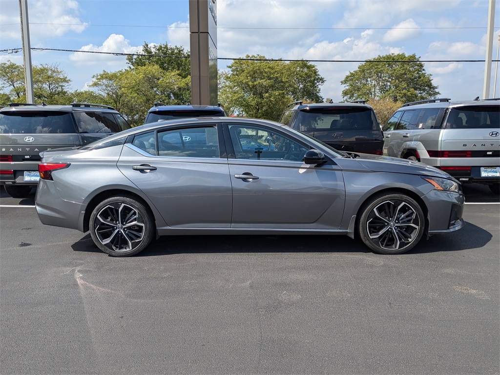 2023 Nissan Altima 2.5 SR 3