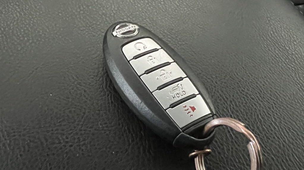 2018 Nissan Pathfinder SL 39