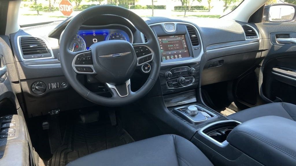 2022 Chrysler 300 Touring 9
