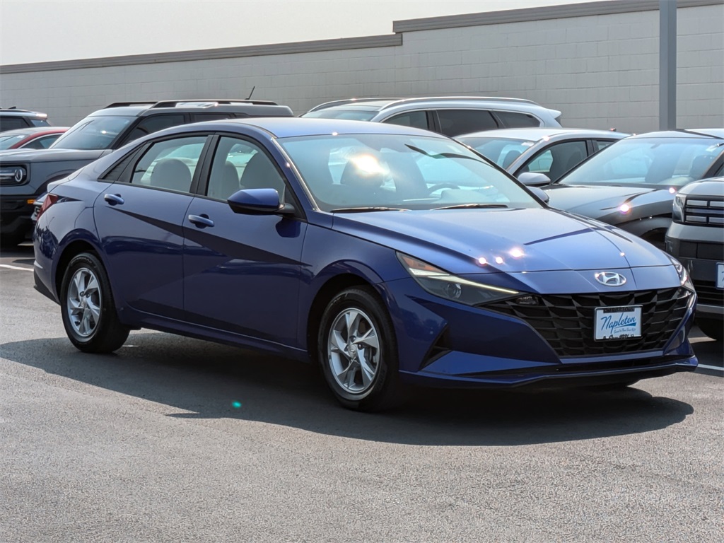 2023 Hyundai Elantra SE 3