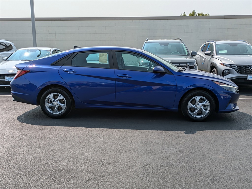 2023 Hyundai Elantra SE 4