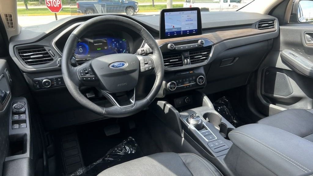 2020 Ford Escape Titanium Hybrid 9