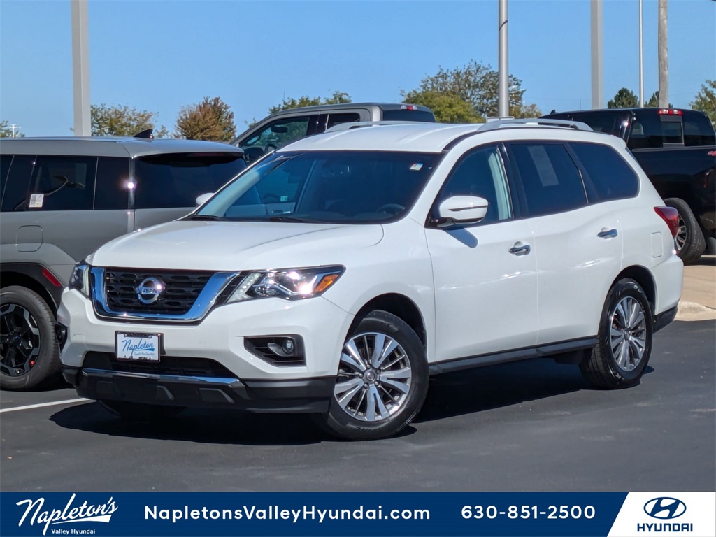 2019 Nissan Pathfinder SV 1