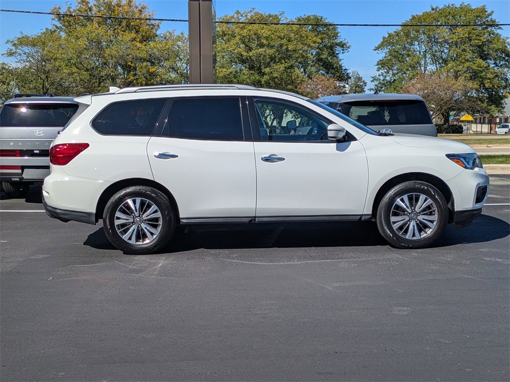 2019 Nissan Pathfinder SV 4