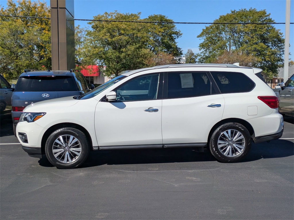 2019 Nissan Pathfinder SV 8