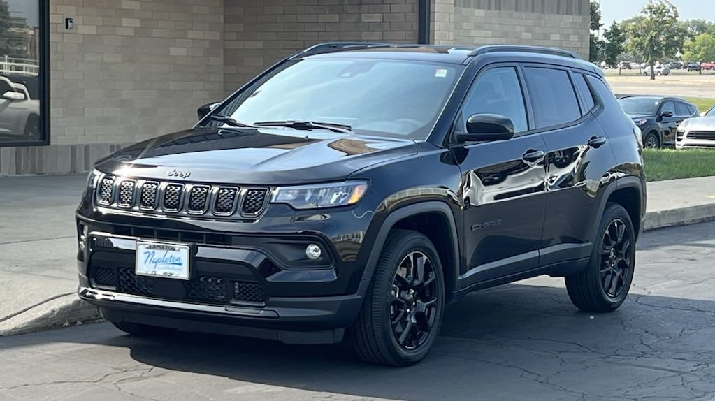 2023 Jeep Compass Altitude 1