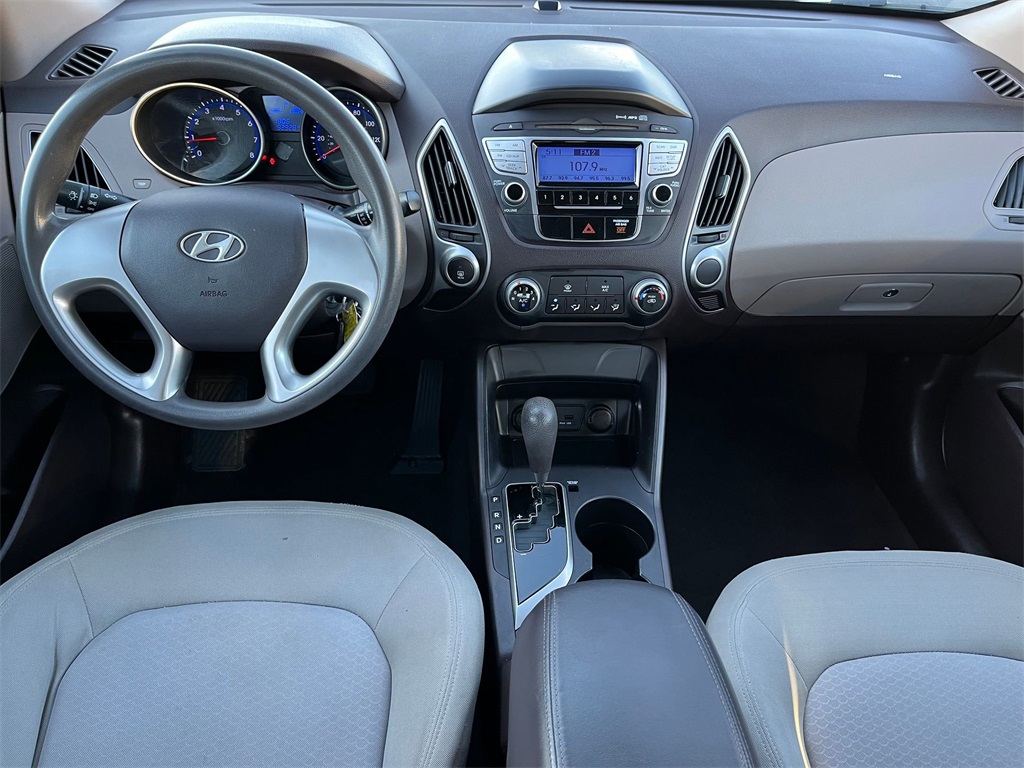 2011 Hyundai Tucson GL 14