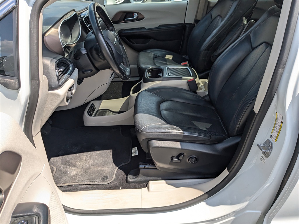 2019 Chrysler Pacifica Touring L Plus 12