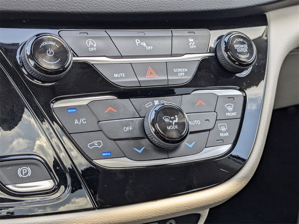 2019 Chrysler Pacifica Touring L Plus 21