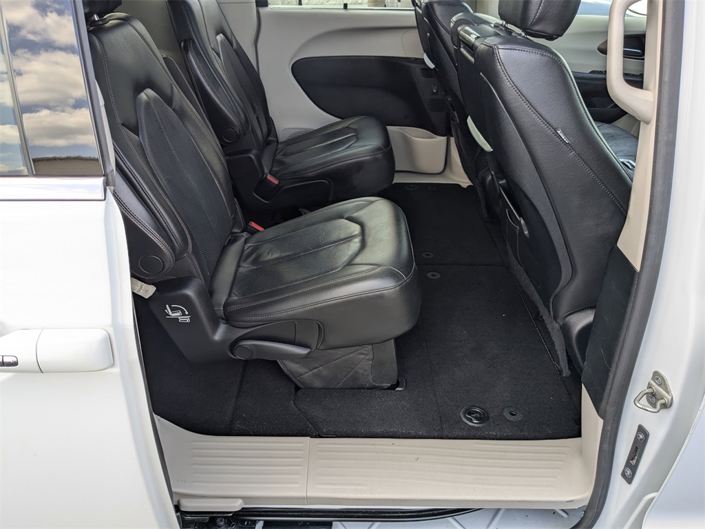 2019 Chrysler Pacifica Touring L Plus 34