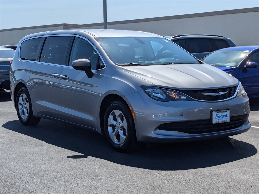 2017 Chrysler Pacifica LX 3