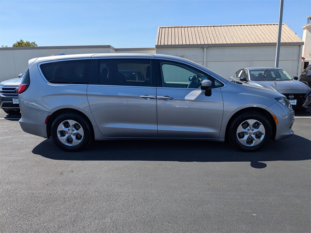 2017 Chrysler Pacifica LX 4