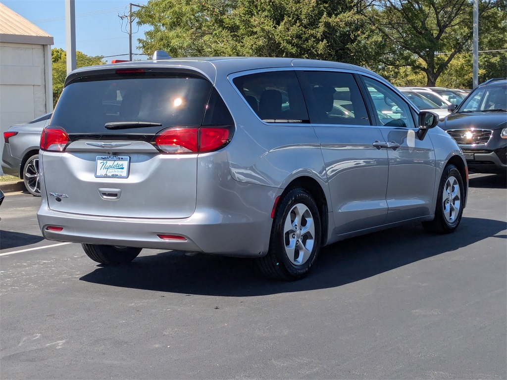 2017 Chrysler Pacifica LX 5