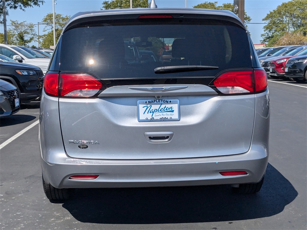 2017 Chrysler Pacifica LX 6