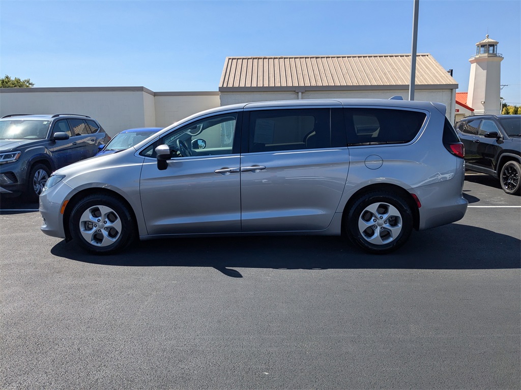 2017 Chrysler Pacifica LX 8