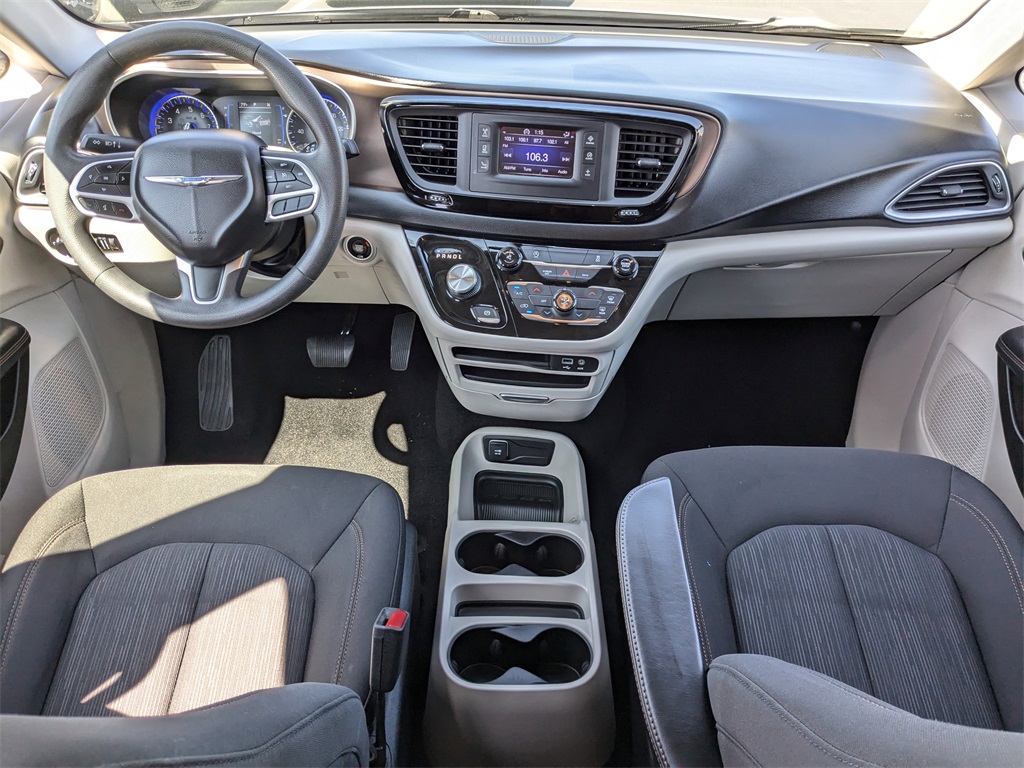 2017 Chrysler Pacifica LX 23