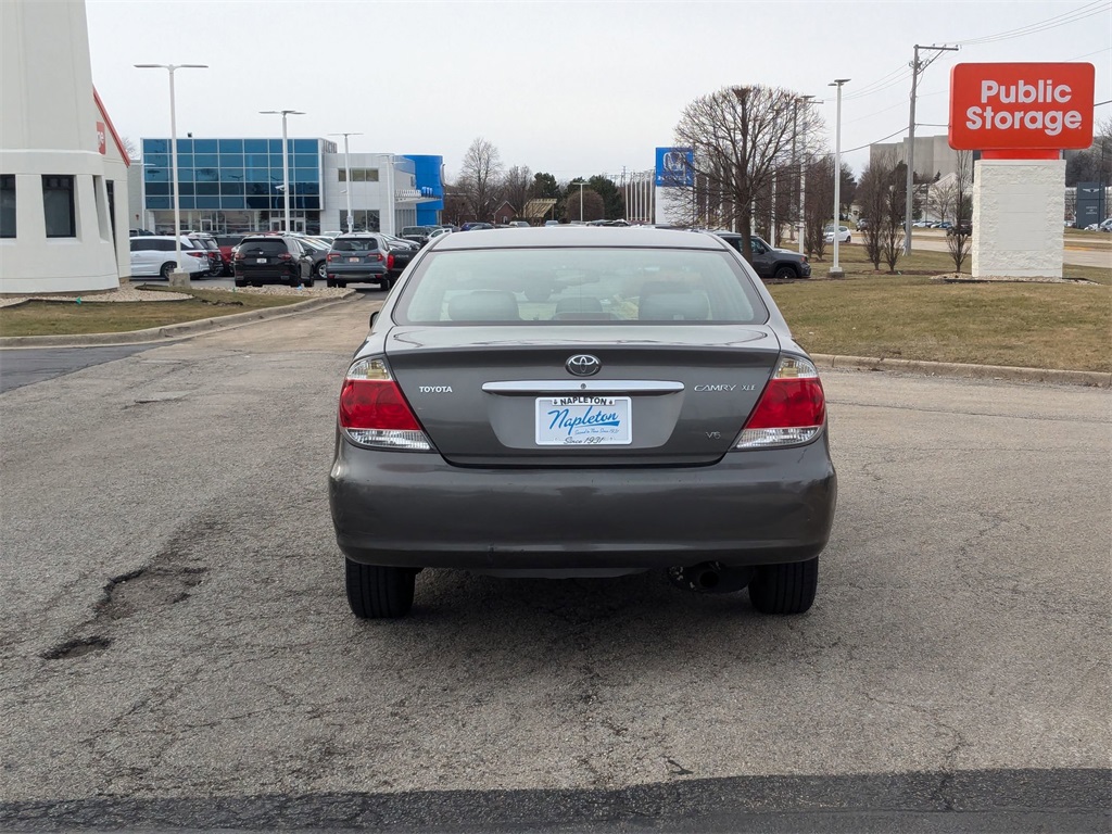 2005 Toyota Camry XLE 2