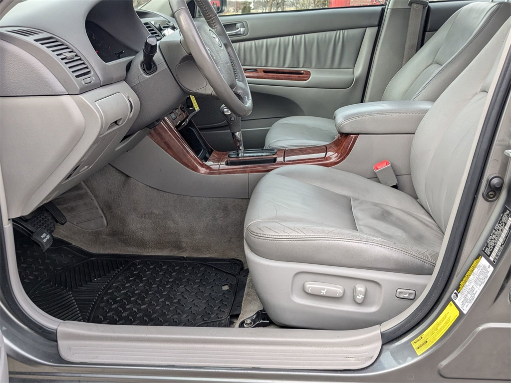 2005 Toyota Camry XLE 10