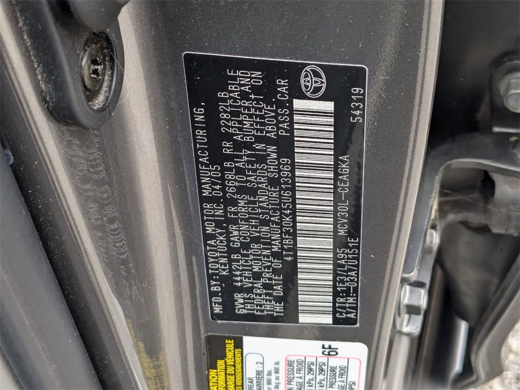 2005 Toyota Camry XLE 24