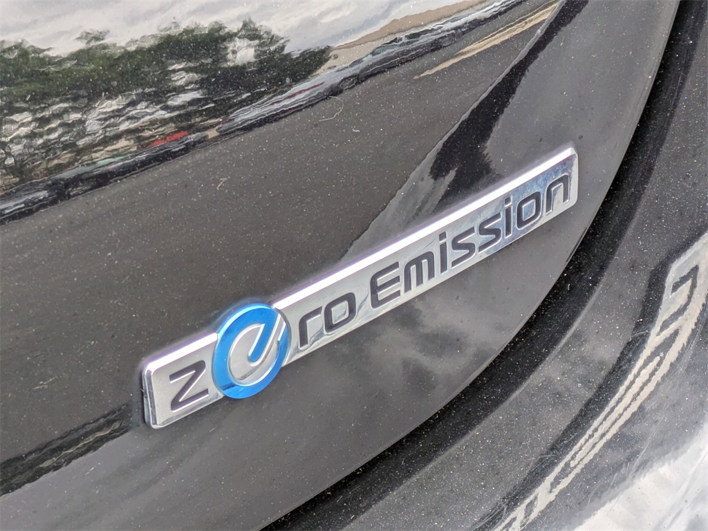 2013 Nissan Leaf SL 24