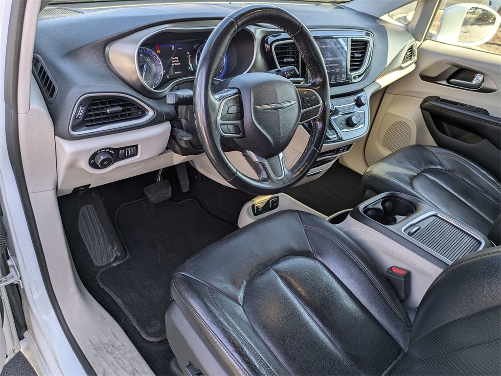 2020 Chrysler Pacifica Touring L Plus 10