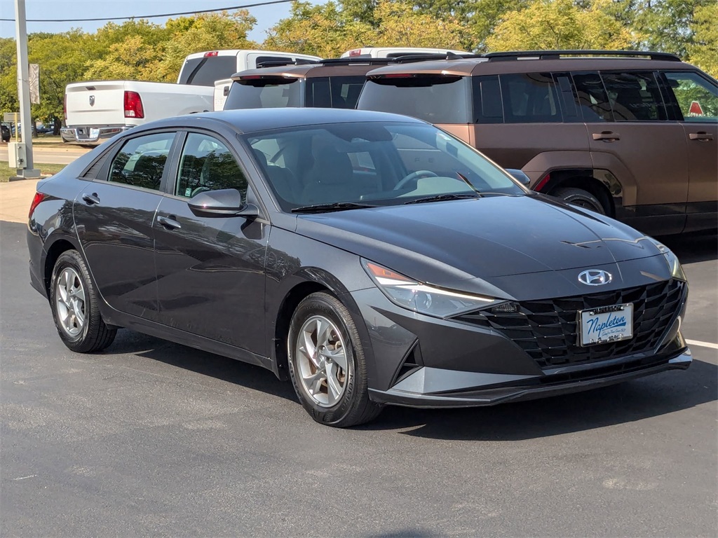 2022 Hyundai Elantra SE 3