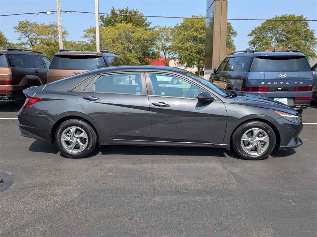 2022 Hyundai Elantra SE 4