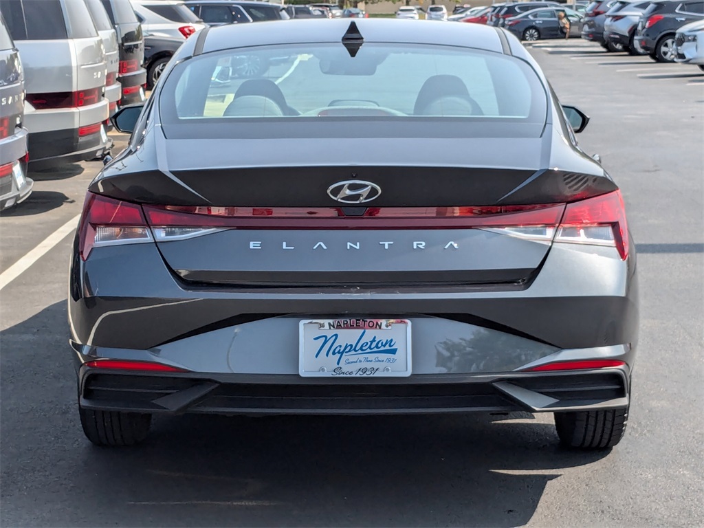 2022 Hyundai Elantra SE 6