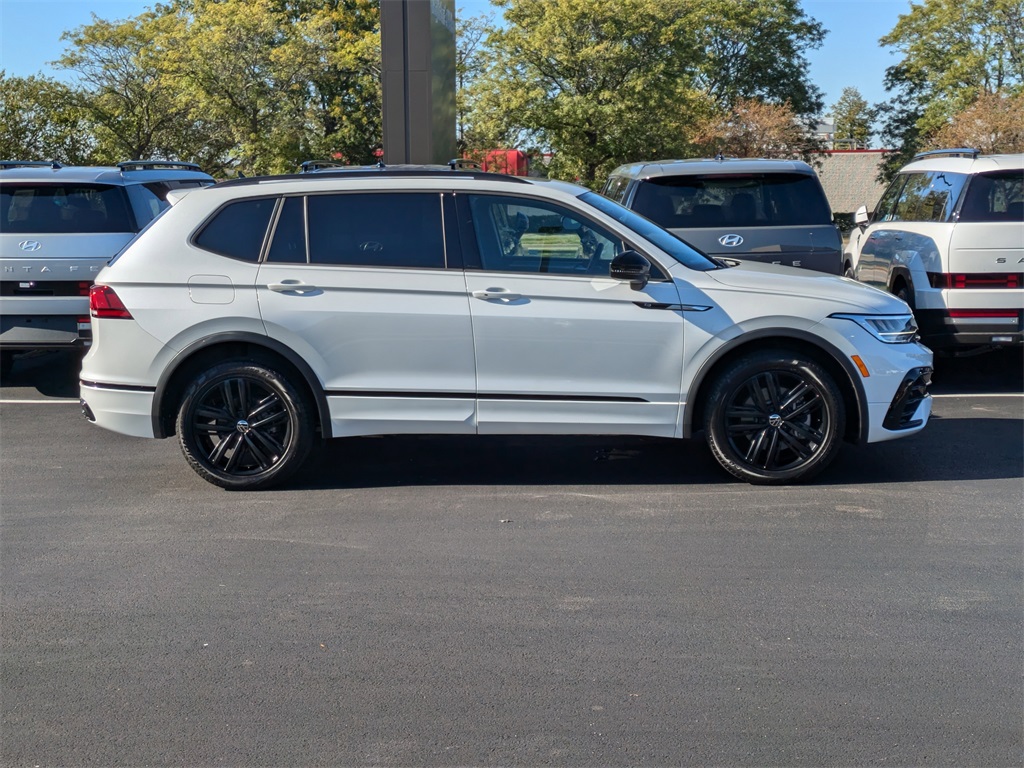 2022 Volkswagen Tiguan 2.0T SE R-Line Black 4