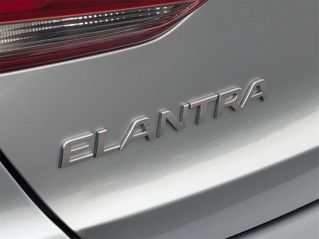 2017 Hyundai Elantra Limited 23