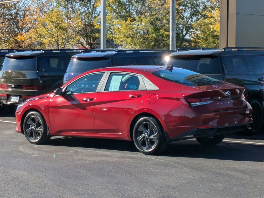 2023 Hyundai Elantra SEL 3