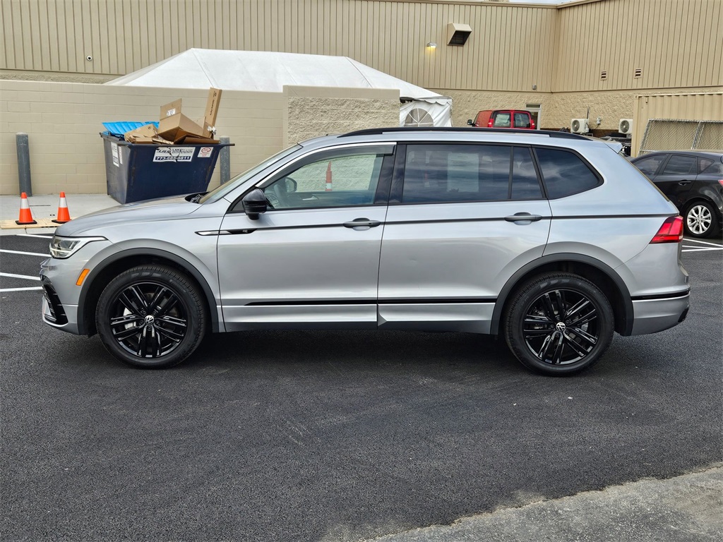 2022 Volkswagen Tiguan 2.0T SE R-Line Black 2