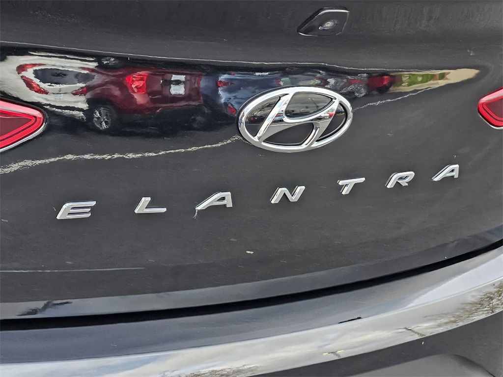 2020 Hyundai Elantra SE 7