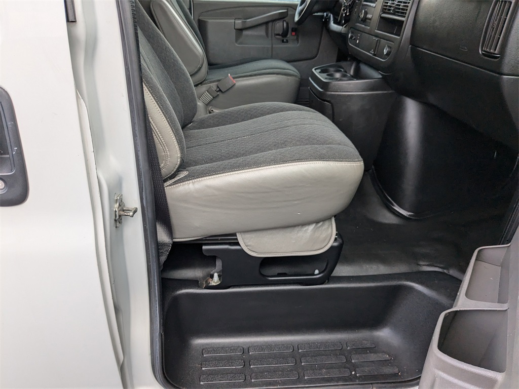 2018 Chevrolet Express 2500 Work Van 32