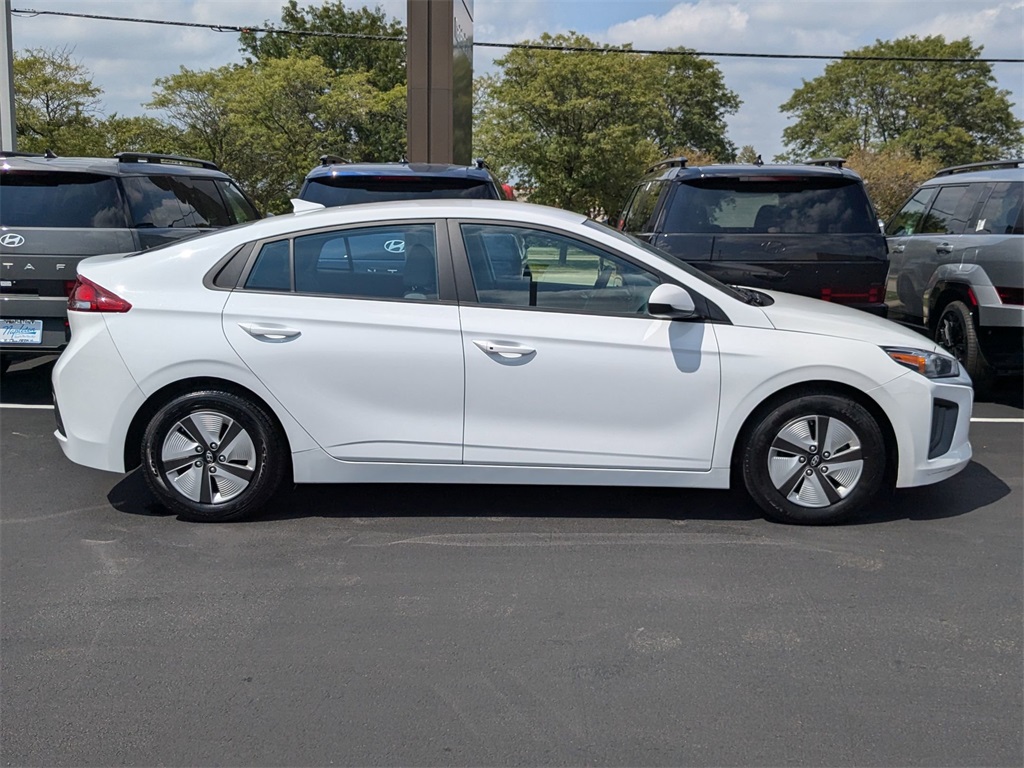 2022 Hyundai Ioniq Hybrid Blue 4