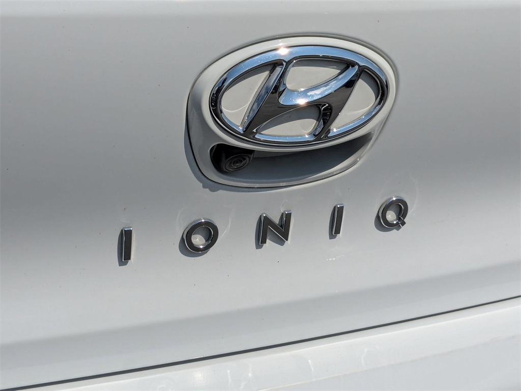 2022 Hyundai Ioniq Hybrid Blue 24