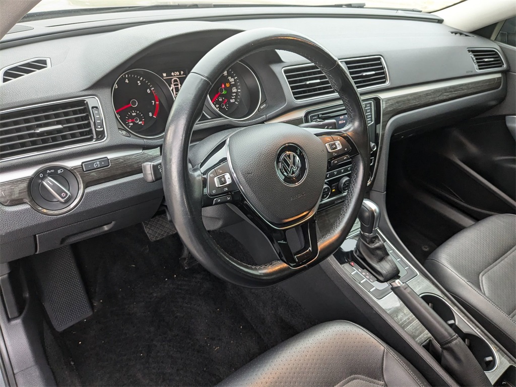 2016 Volkswagen Passat 1.8T SE 10