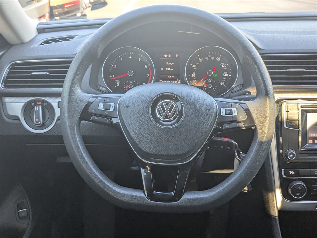 2016 Volkswagen Passat  16