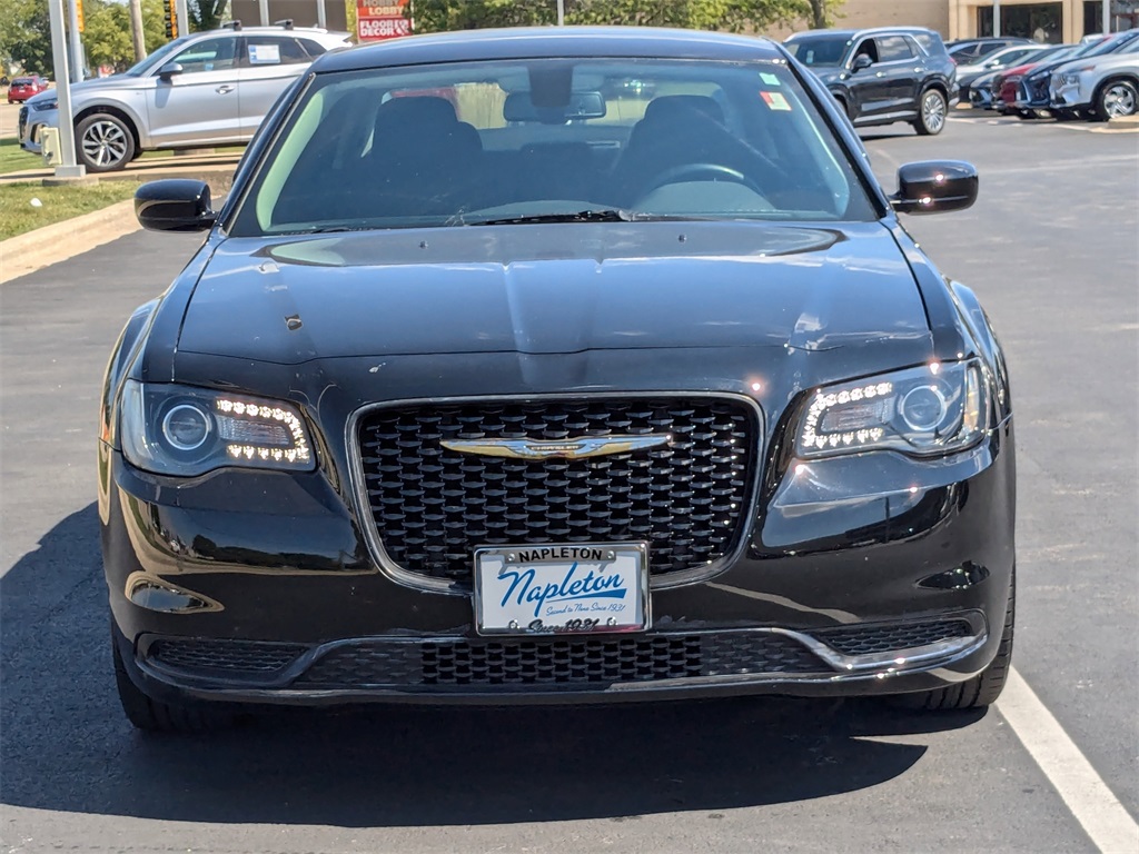 2019 Chrysler 300 Touring 2