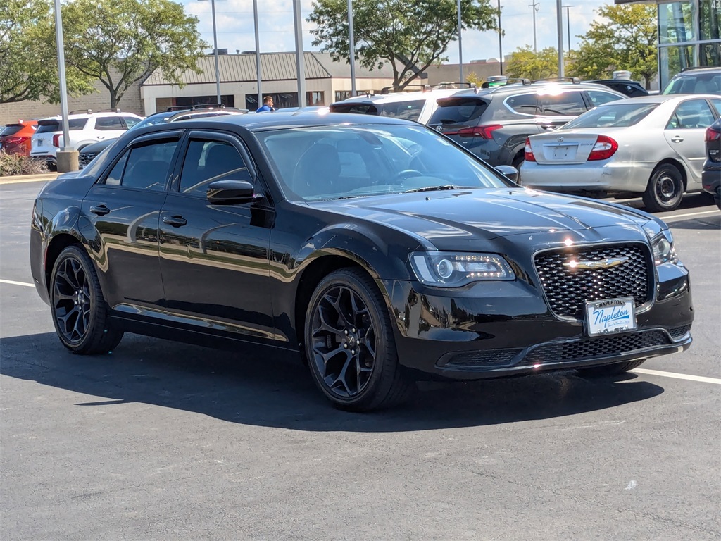 2019 Chrysler 300 Touring 3