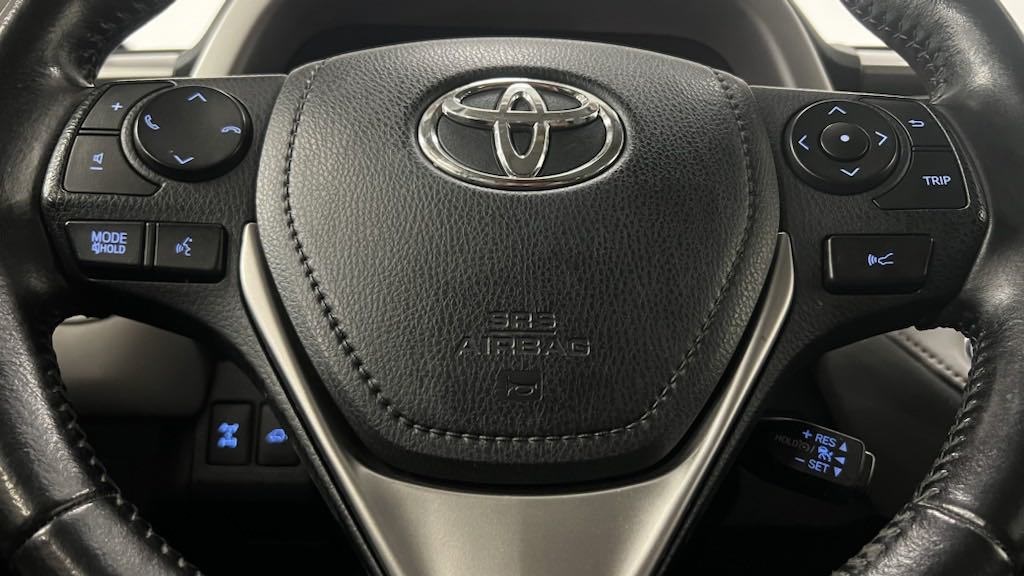 2016 Toyota RAV4 Limited 11