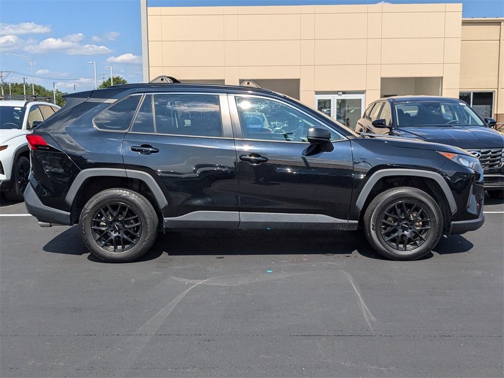 2019 Toyota RAV4 LE 4