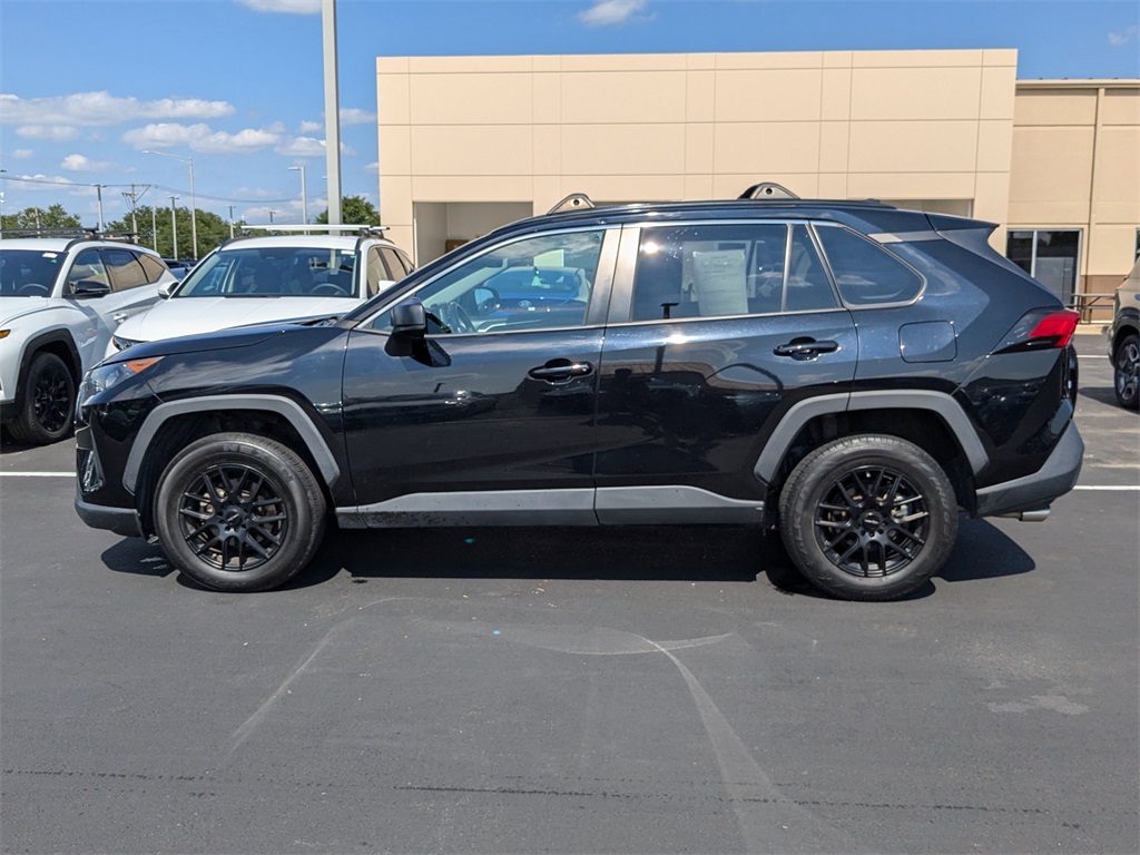 2019 Toyota RAV4 LE 8