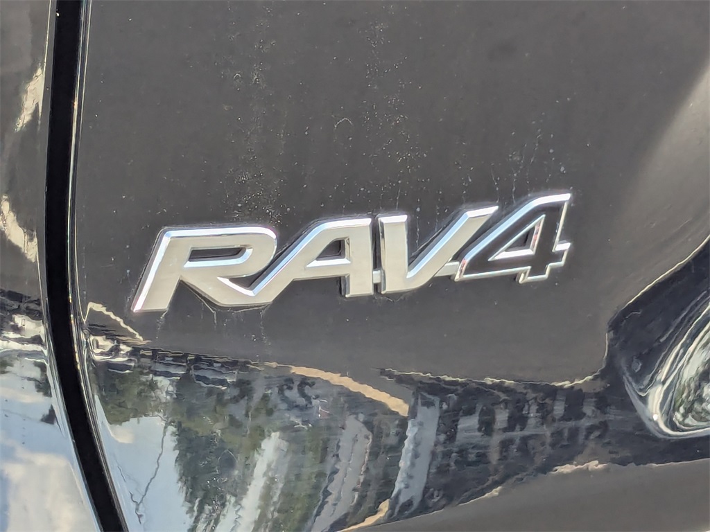 2019 Toyota RAV4 LE 23