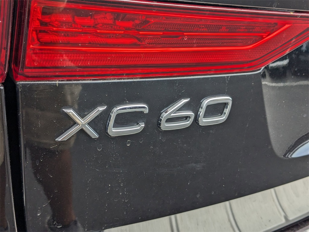 2021 Volvo XC60 T5 Momentum 25